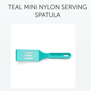 Pampered Chef teal mini nylon spatula BNWT